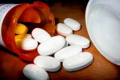 Pháp xuất lô thuốc trị sốt rét bán tổng hợp đầu tiên sang châu Phi