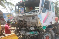 Ôtô đâm xe máy rồi lao tiếp vào nhà dân, hai người tử vong