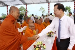 Mừng Tết cổ truyền Chol Chnam Thmay của đồng bào Khmer Nam Bộ