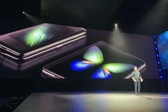 Điện thoại Samsung Galaxy Fold được giới thiệu tại San Francisco, Mỹ ngày 20/2/2019. (Ảnh: Kyodo/TTXVN)