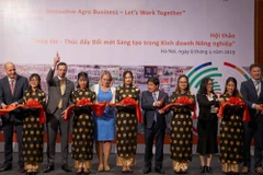 Lễ cắt băng khánh thành dự án Orange Knowledge Programme tại Việt Nam. (Ảnh: Đặng Dương/Vietnam+)