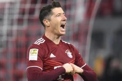 Lewandowski đi vào lịch sử, Bayern bỏ xa Dortmund đến 7 điểm