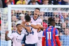 Arsenal giành chiến thắng trong trận mở màn Premier League