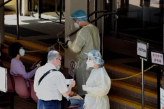 Hong Kong chật vật đối phó với làn sóng dịch COVID-19 nghiêm trọng