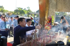 Quảng Tri: Trồng cây xanh cải tạo cảnh quan ở các nghĩa trang liệt sỹ