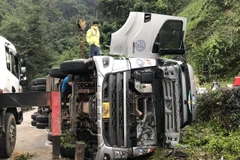 Kon Tum: Lật xe trên đèo Lò Xo khiến hai người thương vong