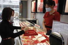 Giá vàng trong nước trải tuần giao dịch liên tục biến động