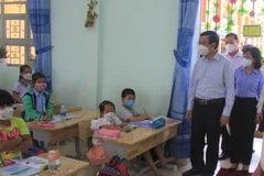 Bộ Giáo dục và Đào tạo kiểm tra hoạt động dạy học trực tiếp ở Long An
