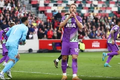 Premier League: Man City tạo áp lực lên Liverpool, Tottenham hụt hơi