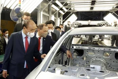 Chủ tịch nước chúc Tết tại Công ty sản xuất và kinh doanh Vinfast