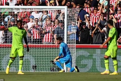 Cận cảnh M.U lần đầu xuống đáy bảng xếp hạng sau thảm bại