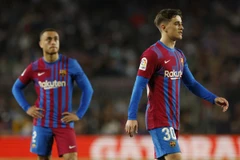 Thua sốc Cadiz, Barcelona 'đầu hàng' Real trong cuộc đua ngôi vương