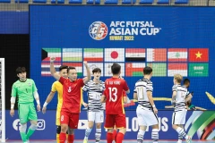 Thắng đậm Hàn Quốc 5-1, tuyển futsal Việt Nam giành ngôi đầu bảng