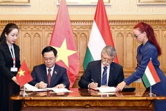 Chủ tịch Quốc hội ký Thỏa thuận hợp tác mới giữa QH Việt Nam-Hungary