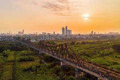 Hà Nội: Khắc phục hố lún, sụt trên mặt cầu Long Biên