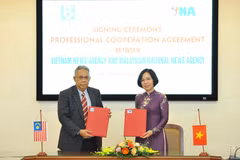 Hình ảnh TTXVN và Hãng Thông tấn quốc gia Malaysia ký kết hợp tác