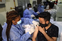 COVID-19: Các nước vùng Vịnh đối mặt với làn sóng lây nhiễm mạnh