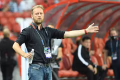 AFF Cup 2022: HLV Polking thận trọng trước chung kết lượt về
