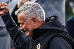HLV Jose Mourinho bật khóc trong ngày lập kỷ lục ở cúp châu Âu