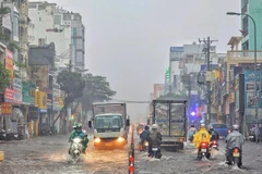 Khu vực Bắc Bộ ngày nắng đêm mưa, Nam Bộ có mưa rào và dông