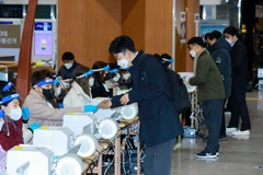 Bầu cử Tổng thống Hàn Quốc: Cử tri bắt đầu bỏ phiếu sớm 