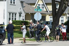 Giới chức Mỹ cảnh báo nguy cơ xảy ra thêm nhiều vụ xả súng 