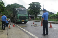 Xử lý nghiêm trường hợp vi phạm về kích thước thùng hàng, chở quá tải