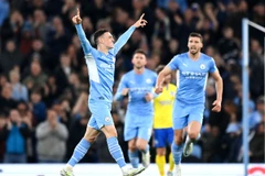 Premier League: Man City đòi lại ngôi đầu, Arsenal đánh bại Chelsea