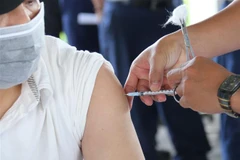 Tiêm vaccine nhắc lại phòng COVID-19 tại TP.HCM. (Ảnh: Thanh Vũ/TTXVN)