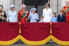 Gia đình Hoàng gia Anh tại Đại lễ Bạch kim kỷ niệm 70 năm Nữ hoàng Elizabeth II lên ngôi, London ngày 2/6. (Ảnh: AFP/ TTXVN)
