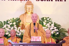 Trưởng lão Hòa thượng Thích Trí Quảng, Quyền Pháp chủ Giáo hội Phật giáo Việt Nam phát biểu tại đại hội. (Ảnh: Xuân Khu/TTXVN)