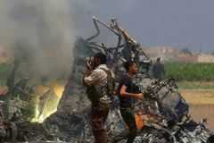 Hiện trường máy bay Mi-8 của Nga bị rơi. (Nguồn: Reuters)