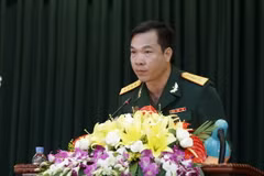 Đại tá Hoàng Xuân Vinh, vận động viên bắn súng của Việt Nam phát biểu tại buổi lễ. (Ảnh: An Đăng/TTXVN)