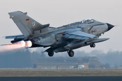 Một trong hai máy bay Tornado của Đức cất cánh từ căn cứ Jagel tới căn cứ quân sự của NATO ở Thổ Nhĩ Kỳ ngày 5/1. (Nguồn: AFP/TTXVN)