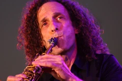 Huyền thoại saxophone đại chúng số một thế giới - Kenny G. (Ảnh: BTC)
