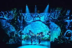 Hình ảnh đầy chất ma mị trong hiệu ứng sân khấu 3D của Ionah. (Ảnh: BTC)