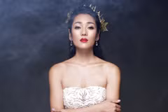 Ca sỹ Minh Thu thuần khiết trong trong hình ảnh mới show 'Khởi nguyên'. (Ảnh: Cao Trung Hiếu)