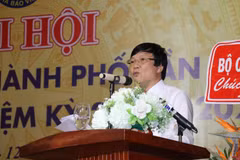 Nhà báo Hồ Quang Lợi, Phó Chủ tịch Thường trực Hội Nhà báo Việt Nam phát biểu chỉ đạo tại Đại hội. (Ảnh: Ngọc Thiện/TTXVN)
