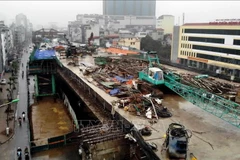 Dự án cầu cạn Vành đai 2 đoạn qua đường Trường Chinh đã tạm dừng thi công. (Ảnh: Danh Lam/TTXVN)