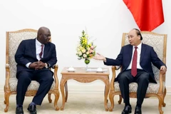 Thủ tướng Nguyễn Xuân Phúc tiếp Đại sứ Nigeria tại Việt Nam Francis Young Efeduma đến chào từ biệt kết thúc nhiệm kỳ công tác tại Việt Nam. (Ảnh: Thống Nhất/TTXVN)