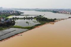 Nước sông dâng cao sau các trận mưa lớn tại tỉnh Giang Tây, miền đông Trung Quốc, ngày 13/7. (Ảnh: THX/TTXVN)