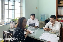 Bà Ngọc làm việc với thanh tra Sở Y tế Đồng Nai.