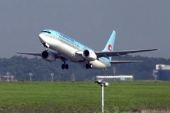 Máy bay của hãng hàng không Korean Air Lines cất cánh từ sân bay Kimpo ở Seoul, Hàn Quốc. (Ảnh: AFP/ TTXVN)