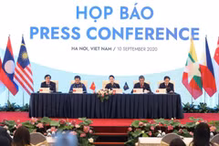 Chủ tịch Quốc hội Nguyễn Thị Kim Ngân, Chủ tịch AIPA 41 chủ trì buổi Họp báo. (Ảnh: Văn Điệp/TTXVN)