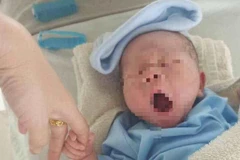 Tìm thân nhân cho bé trai sơ sinh bị bỏ rơi ở tỉnh Cà Mau