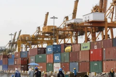 Hàng hóa được xếp tại cảng ở Bangkok, Thái Lan. (Ảnh: AFP/TTXVN)