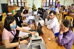 Một buổi giao dịch cho nông dân vay vốn. (Ảnh: Trần Việt/TTXVN)