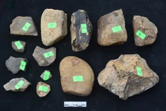 Nhiều hiện vật thuộc giai đoạn hậu kỳ đá cũ được phát hiện.