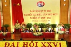 Đoàn Chủ tịch, Thư ký điều hành Đại hội đại biểu lần thứ XXVI Đảng bộ quận Ba Đình, Hà Nội. (Ảnh: Văn Điệp/TTXVN)