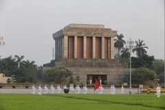 Lễ thượng cờ, chào cờ. (Ảnh: Anh Tuấn/TTXVN)